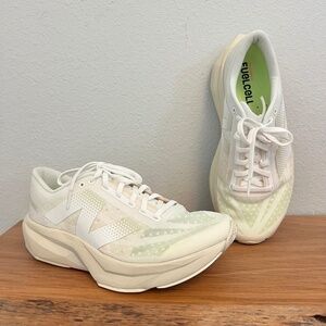 New Balance FuelCell Rebel V4 Women Size 9 wide D white/Linen/Salt Running Shoes